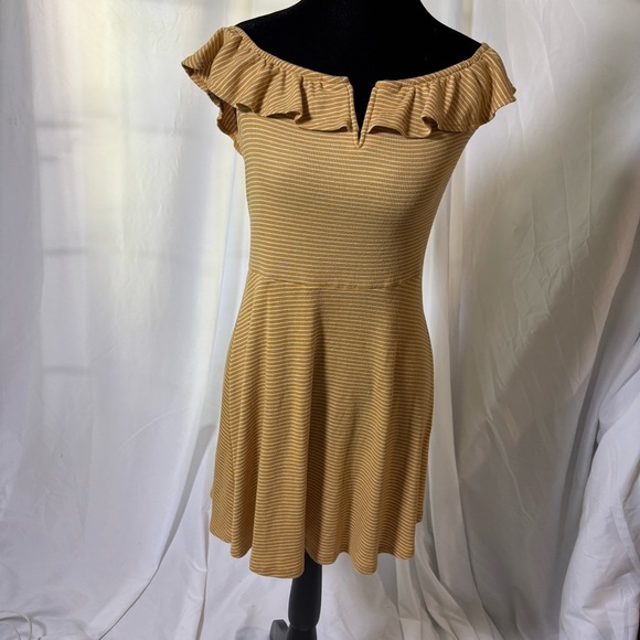 Aeropostale Mustard Yellow Ruffled Off-Shoulder Sundress Size Medium‎ - Picture 1 of 5